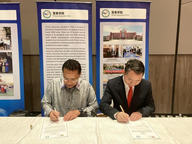 Jiangxi University Overseas Exhibition Detail